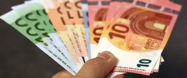 Bargeld zahlen (Quelle: Pixabay.com)