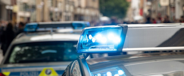 Polizei mit Blaulicht (Quelle: Pixabay)