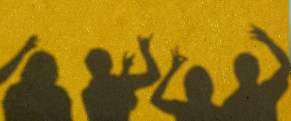 Menschen - Silouhetten im Schattenspiel (Quelle: Pixabay)