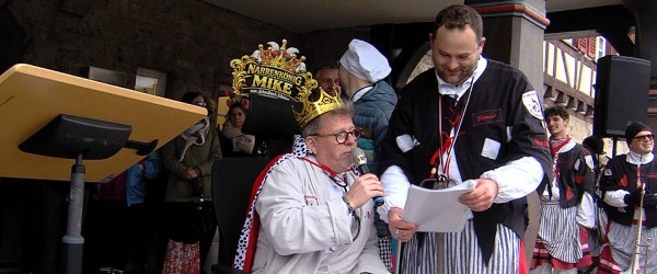 Narren machen Mike M&uuml;nzing zum K&ouml;nig (Quelle: RIK)
