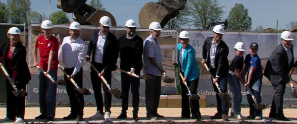 Spatenstich f&uuml;r neues Ganzjahresbad (Quelle: RIK)